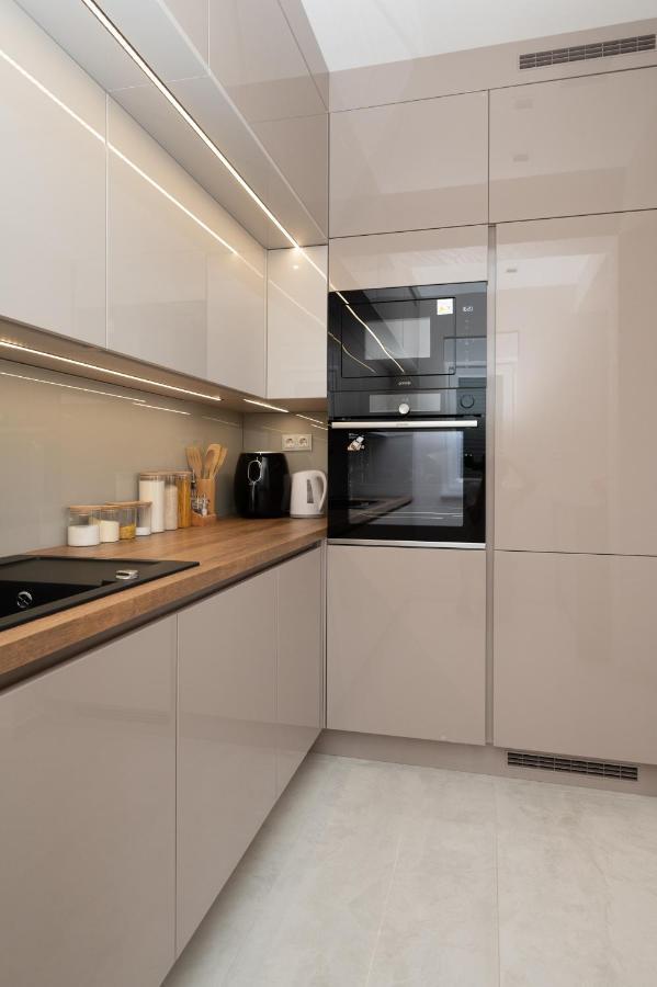 Luxury Apartman Imperio 시베니크 외부 사진