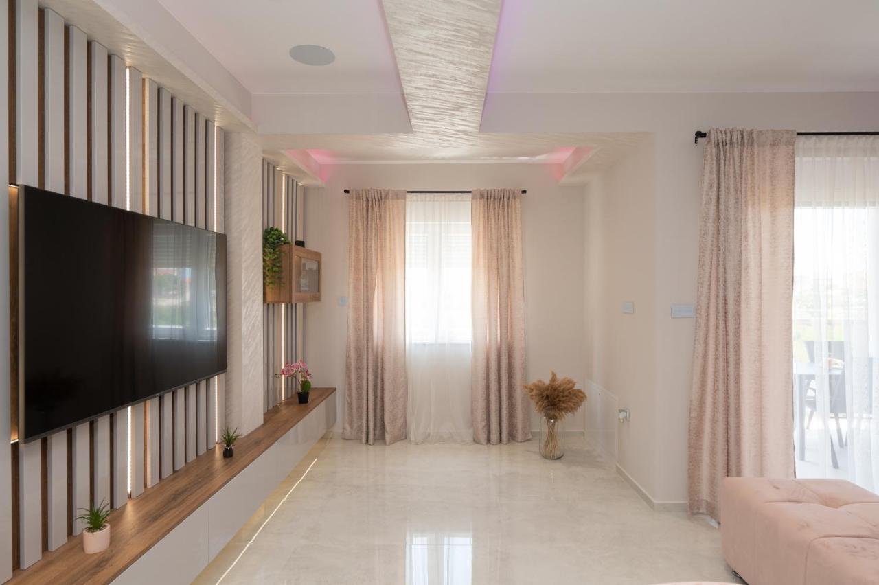 Luxury Apartman Imperio 시베니크 외부 사진